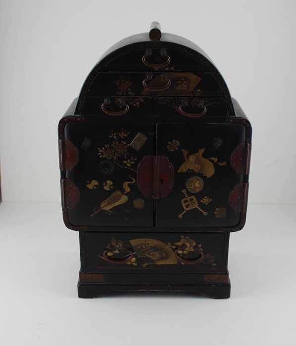 A 19th century Japanese lacquered table top jewellery cabinet, decorated gold and red on black - Image 2 of 4