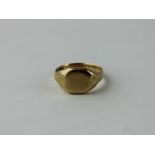 A 18ct. yellow gold signet ring, hallmarked Birmingham 1902. (8.9g)