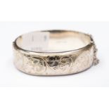 Silver foliate Eng bangle