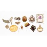 Assorted vintage pendants and brooches to include an amethyst and seed pearl set brooch
