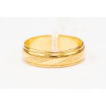 A 18ct gold pattern wedding ring, 6.