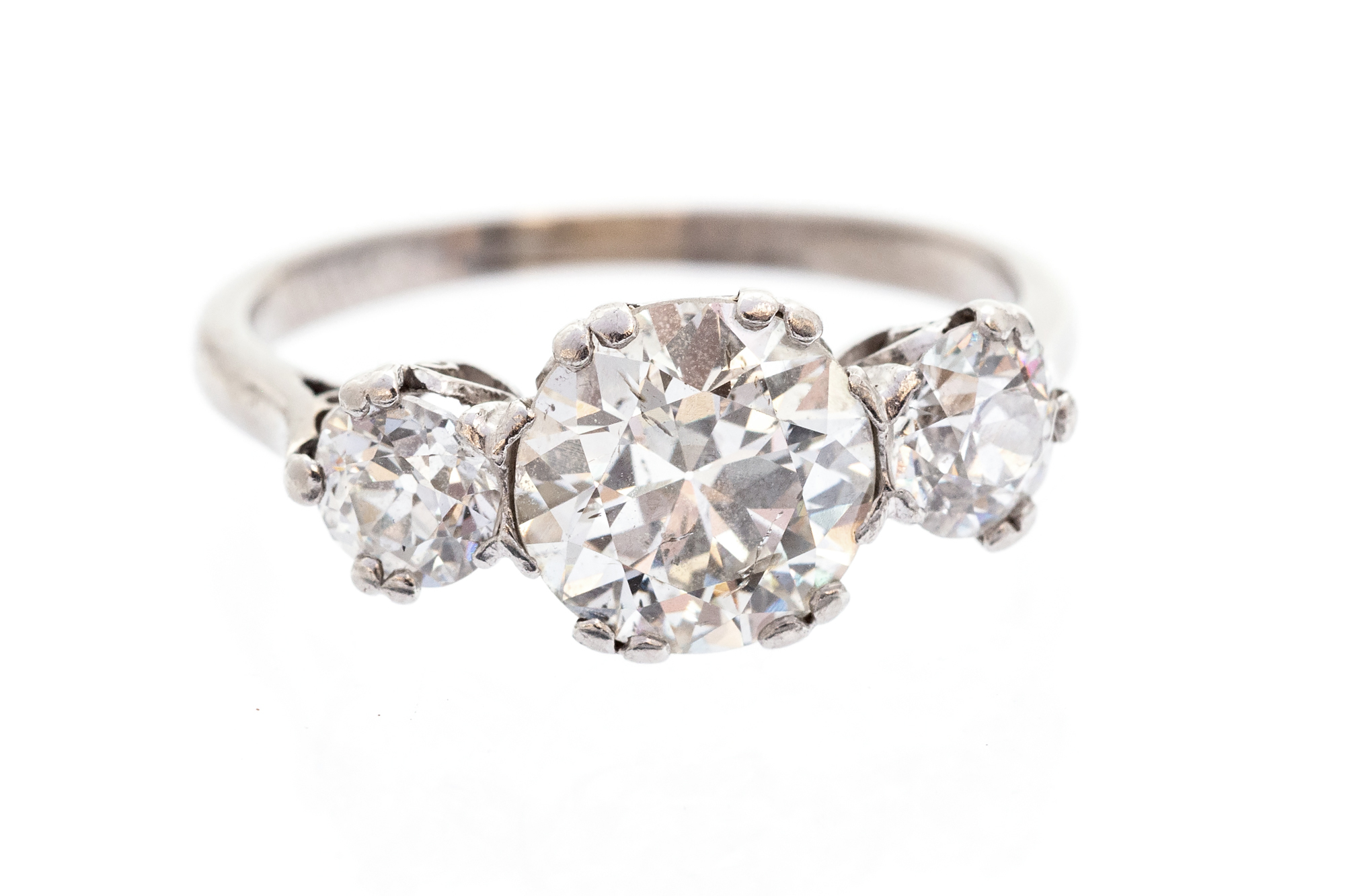 A diamond three-stone platinum ring, three round brilliant-cut diamonds,