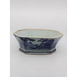 A Chinese armorial export ware meat dish, circa 1790's, with threaded wavy rim framing the central