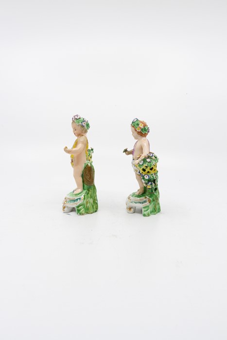 A pair of Derby cherubs, standing before bocage holding a basket, circa 1790, height 12cm (2) - Image 2 of 4