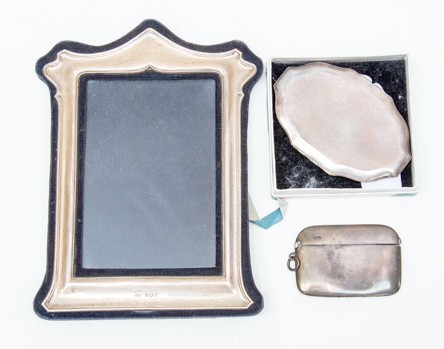 Modern silver rimmed picture frame, Birmingham 1981 along with silver vesta case and silver compact,