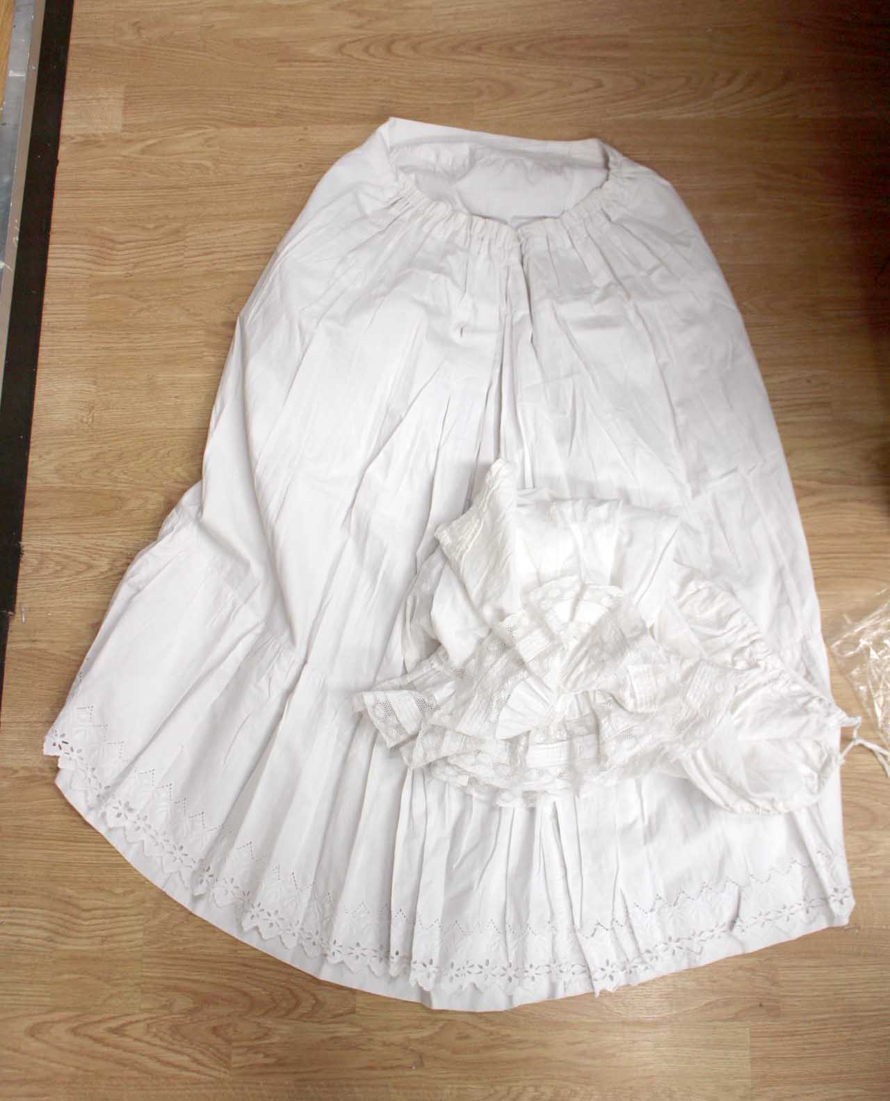Victorian bloomers with petticoat (2)