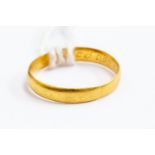 17th - 18th century gold posy ring inscribed 'In thee my choice I doe rejoice'.