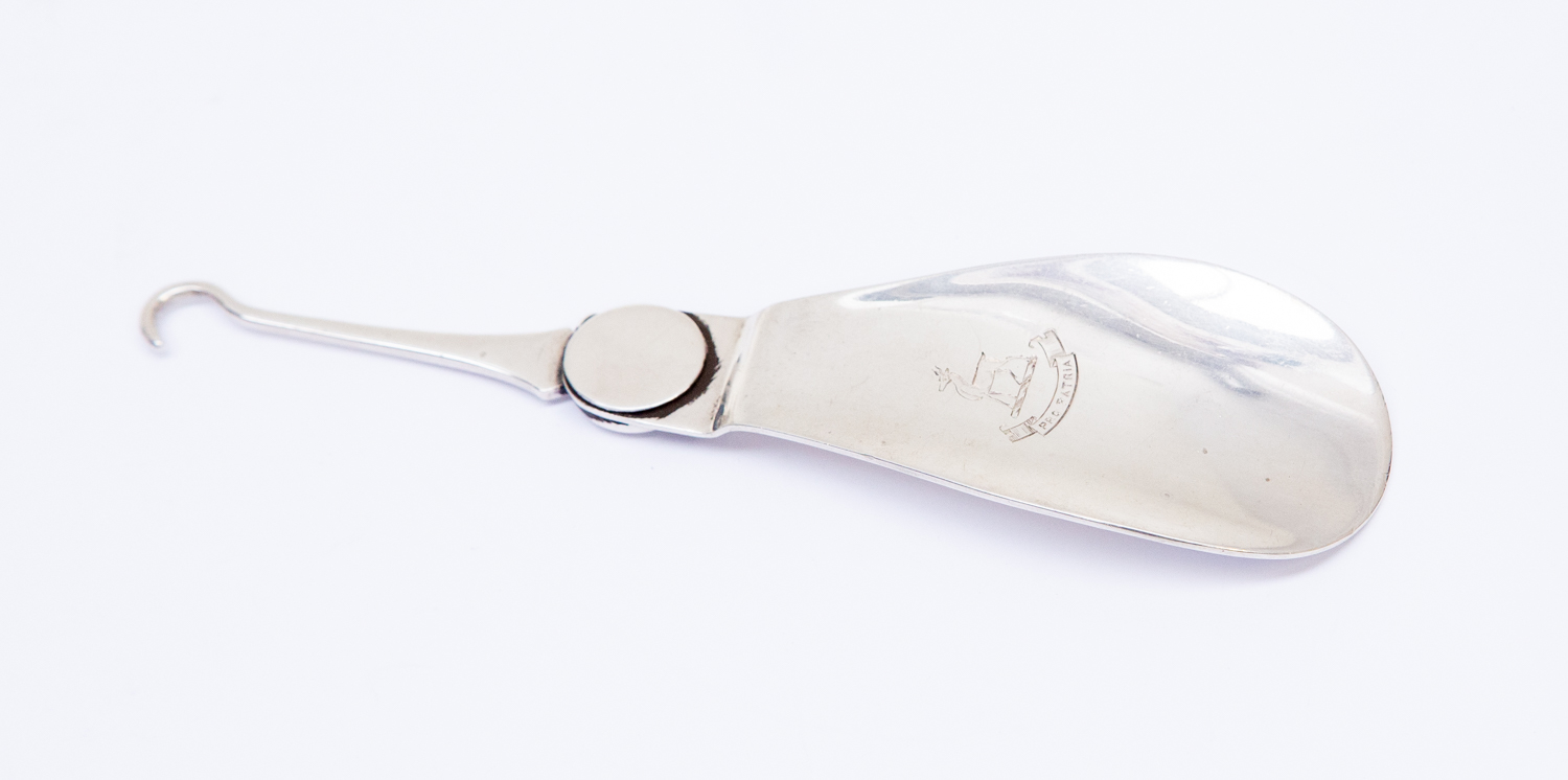 An Edwardian silver combination shoe horn and retractable button hook,