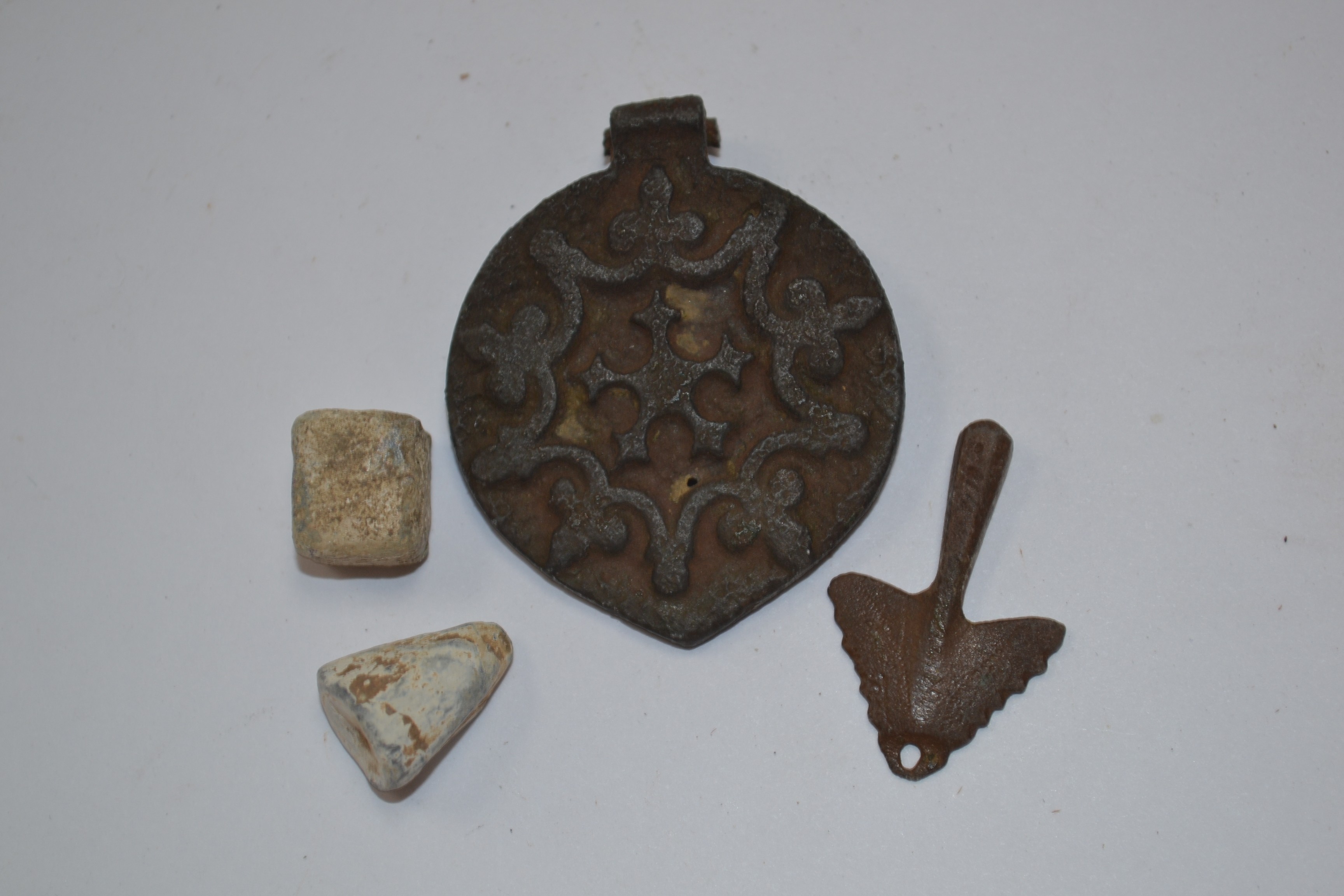 Pendant in Arrow head form, seal box lid,