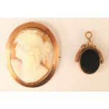 A 9ct gold mounted cameo brooch,