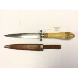 Victorian dagger with 15cm double edged blade.