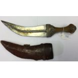 Middle Eastern Jambiya Knife with 20cm double edged curved blade.