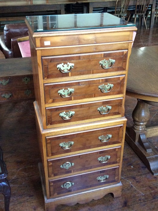 A Georgian style yew veneered chest on chest, fitted with six drawers, 118cm high, 51cm wide, 38cm