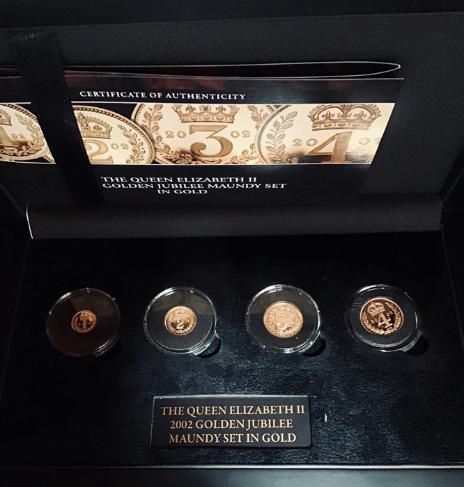 Gold Proof Maundy Set 2002 in a presentation case with certificate. London mint office.