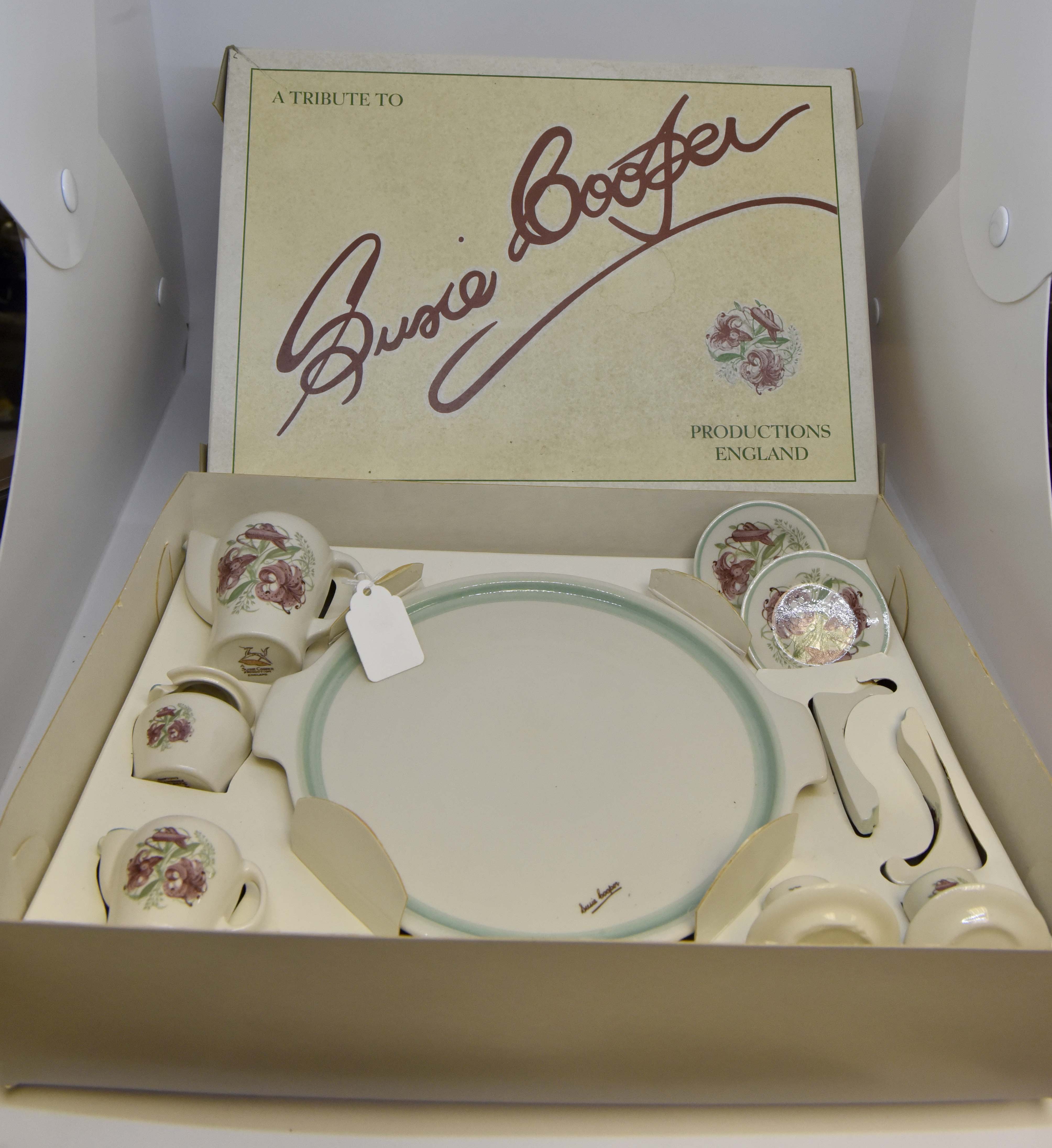 A tribute to Susie Cooper miniature teaset in its original box (Q)