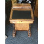 19th Century walnut and mahogany Davenport with four drawer and four foe drawers, pen and ink top