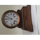 Light oak early 20th Century mantle clock, round face, Roman numerals