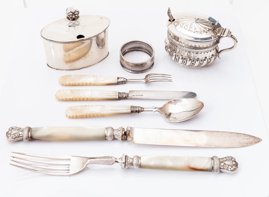 A collection of silver including: a William IV silver three piece cutlery suite, comprising knife,