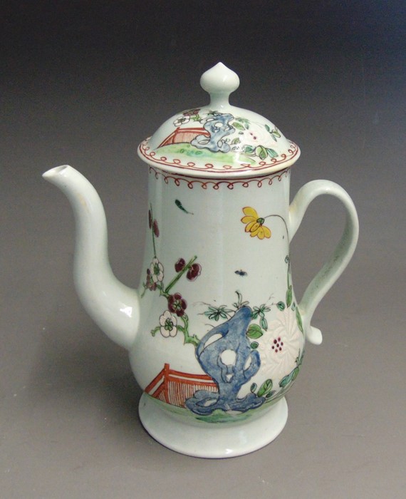 A Chaffers Liverpool coffee pot and cover with famille verte decoration, circa 1760, 20.5cm high