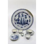 18th Century blue and white wares to included Worcester saucer and tea bowls, early 18th century