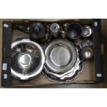 Assorted metal ware to include a coffee set and pierced basket (Q)