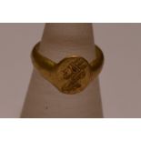 A Roman gold intaglio ring, size M, approx 7.2gms