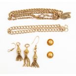 A collection of 9ct gold and unmarked yellow metal jewellery to include a 9ct gold rope link
