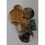 Assorted 20th Century ladies compacts including Stratton example