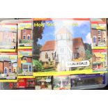 Hornby: A collection of Hornby OO gauge Skaledale buildings to include Low Relief Terrace; Smeeton's