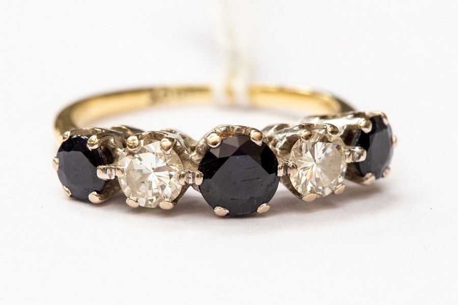 A sapphire and diamond ring, set with three graduated round sapphires, with two diamonds, set in