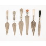 Six Edwardian silver bookmarks, four being trowel shaped, wto Birmingham 1907, Crisford & Norris