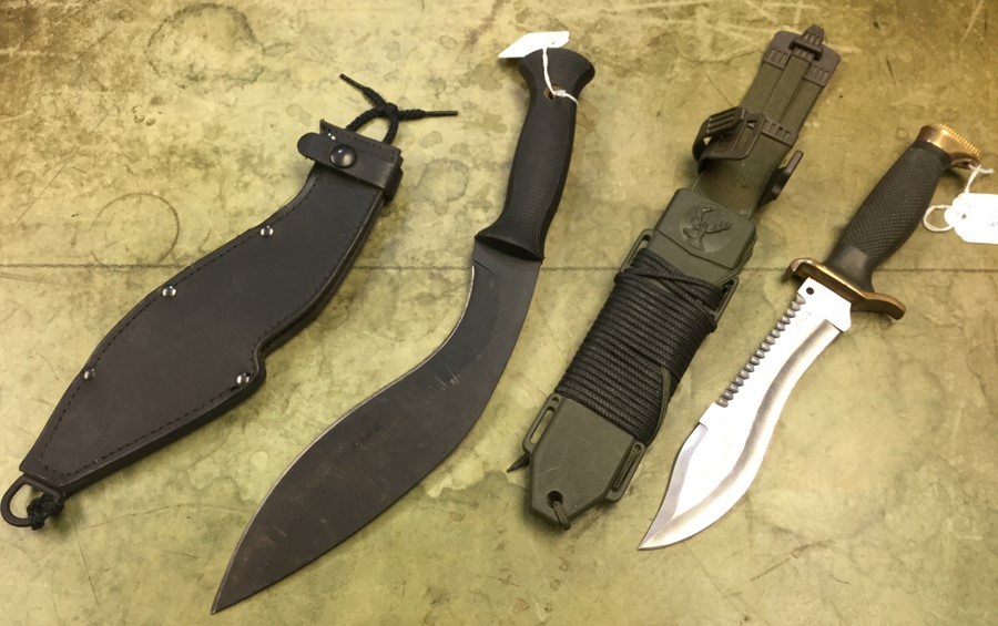 Kukri Knife with 25cm long blade by "Cold Steel, USA", rubber grips, complete with black leather - Image 2 of 2