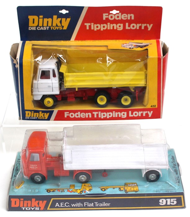 Dinky: A boxed Dinky Foden Tipper, 432, together with a boxed Dinky AEC Flatbed with Trailer,