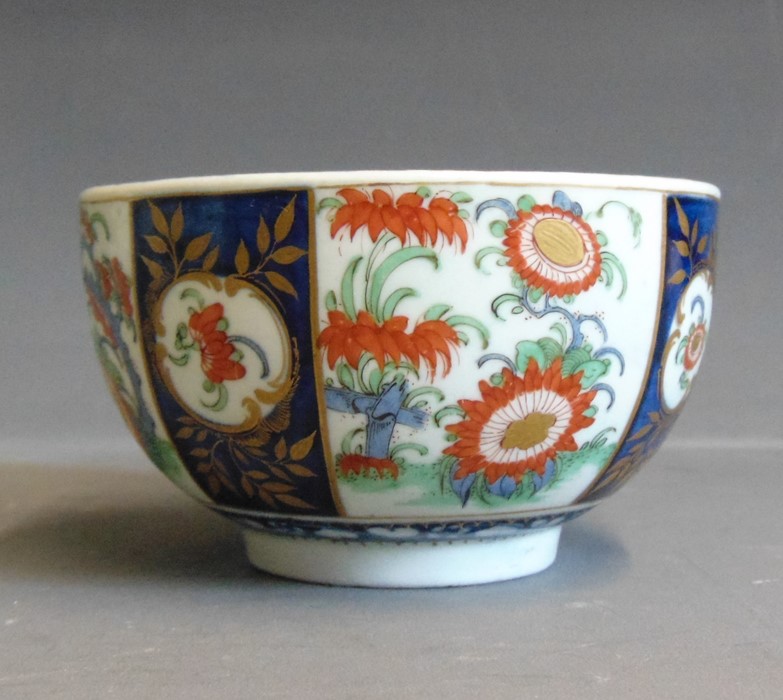 A Worcester tea cup and saucer Dr Wall period painted with the Queens pattern, circa 1765 72, cup - Image 4 of 8