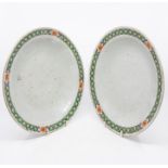 A pair of Chinese famille verte porcelain circular dishes, late Qing Dynasty, circa 1900, plain