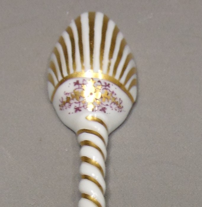 A rare Meissen spoon, the bowl painted with a Kauffahrtei scene of merchants by a quayside, the - Image 5 of 5