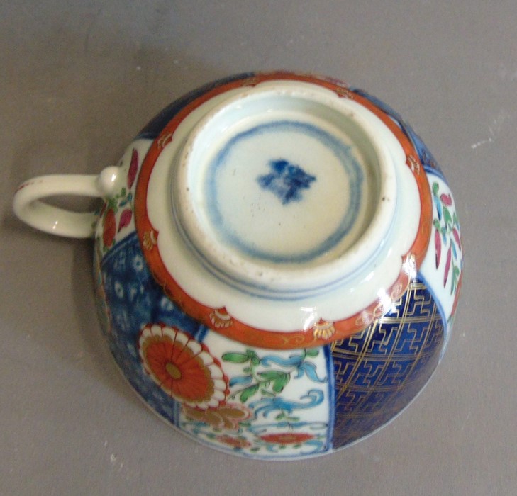 A Worcester tea cup and saucer painted with a version of the Old Mosaic pattern, circa 1768-72, - Image 7 of 7