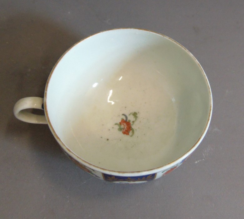 A Worcester tea cup and saucer Dr Wall period painted with the Queens pattern, circa 1765 72, cup - Image 7 of 8