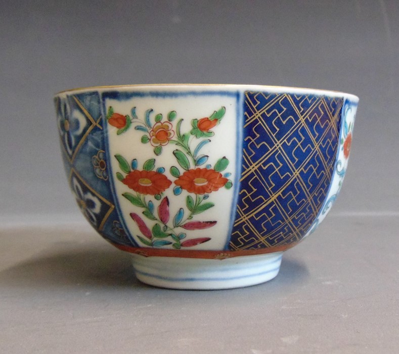 A Worcester tea cup and saucer painted with a version of the Old Mosaic pattern, circa 1768-72, - Image 4 of 7
