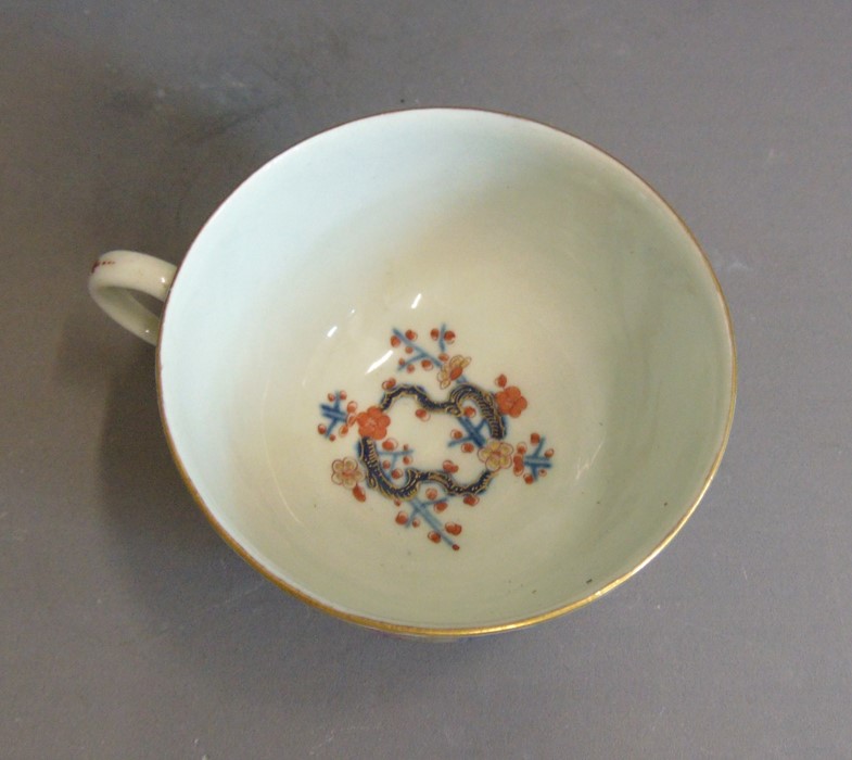 A Worcester tea cup and saucer painted with a version of the Old Mosaic pattern, circa 1768-72, - Image 6 of 7