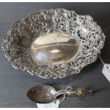 A Victorian silver bon bon dish, by William Comyns & Sons, assayed London 1893, of oval form with