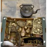 Collection of metal wares including brass kettle, candlesticks, weights, dishes, horse brass, stands