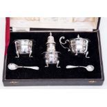 HM silver salt set with mustard spoon and cobalt blue glass liners, cased, Birmingham 1944 ( U&T)