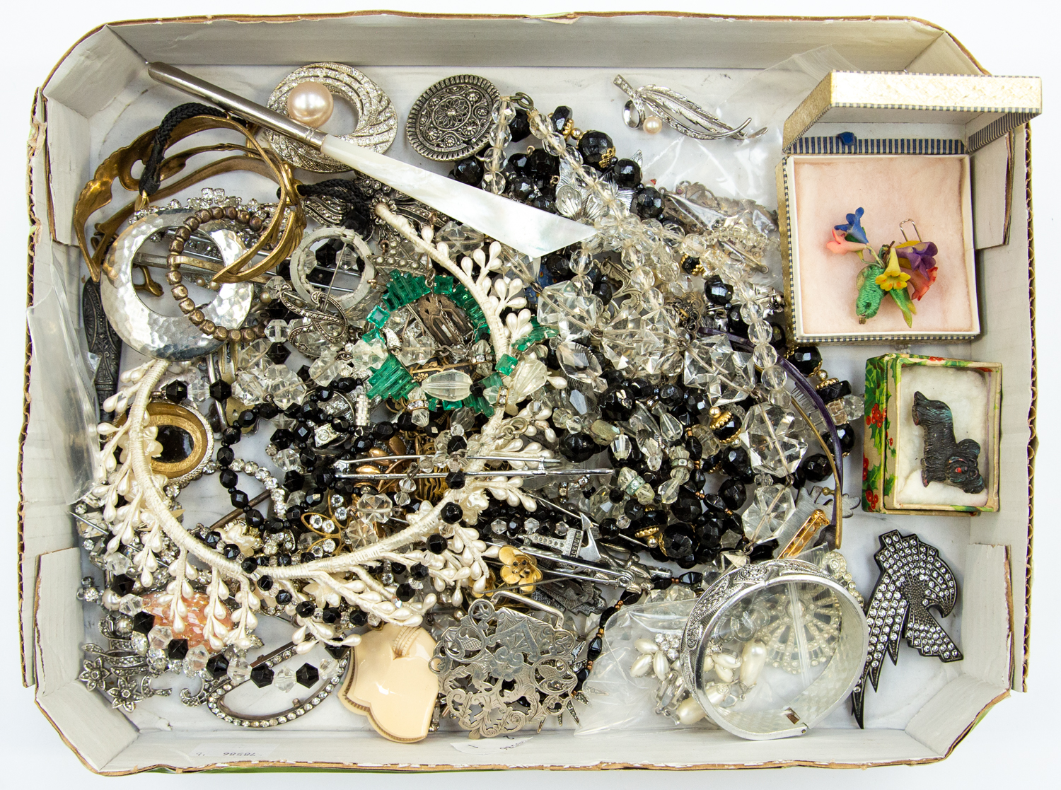 A collection of costume jewellery to include 1930-50's-60's vintage paste set brooches and clips,