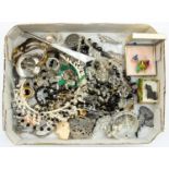 A collection of costume jewellery to include 1930-50's-60's vintage paste set brooches and clips,
