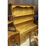 **REOFFER IN A&C NOV £30-£40** A 20th Century pine kitchen dresser with plate rack