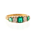 ****AUCTIONEER TO ANNOUNCE EMERALD WEIGHT CHANGED DUE TO TYPO TOTAL EMERALD WEIGHT APPROX 0.