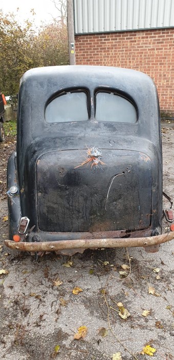 A 1938 Austin 10 Saloon. Original 10hp Engine. This vehicle has been in the ownership of one - Image 3 of 8