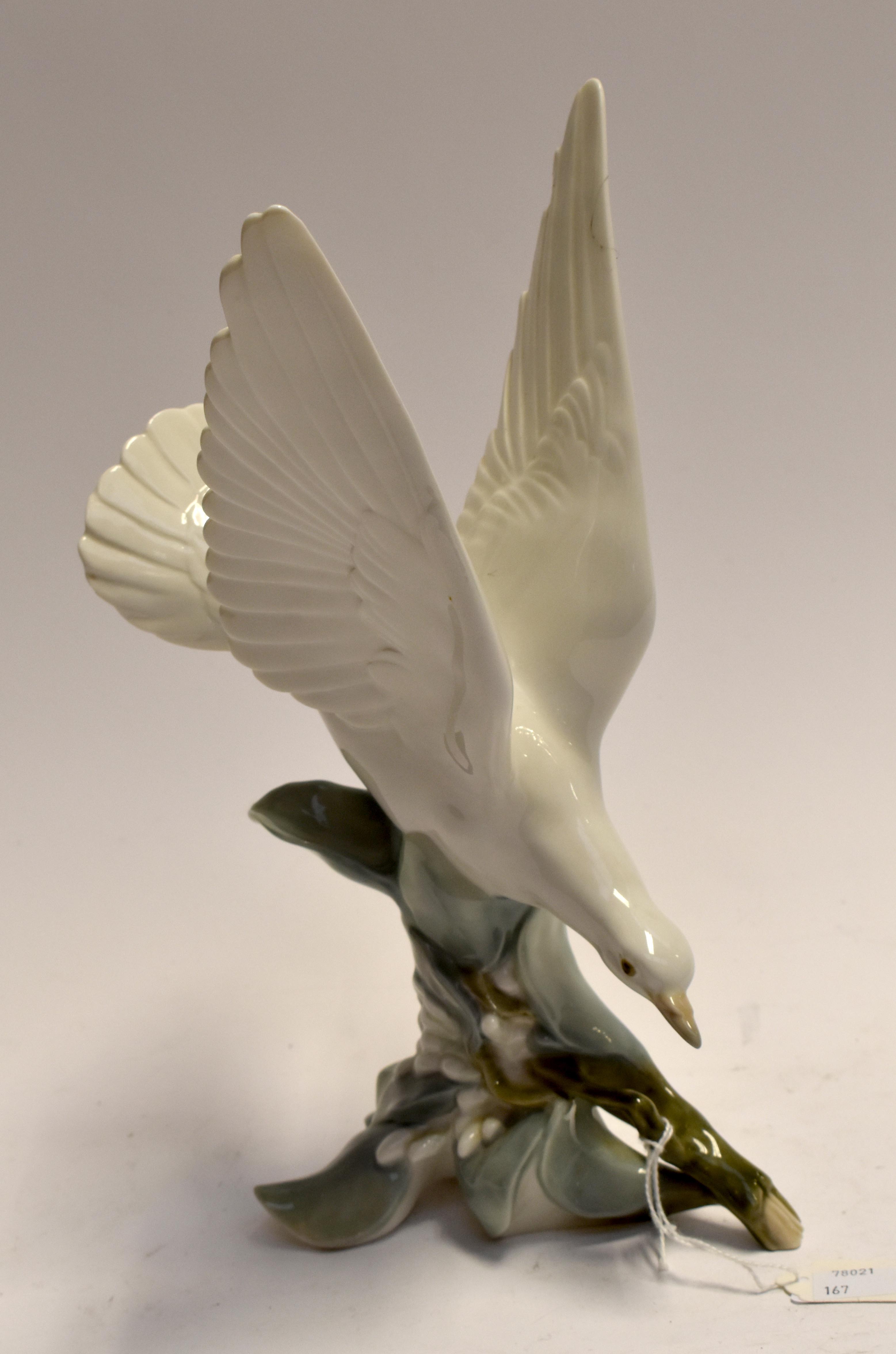 A Lladro study of a Seagull resting on a berried branch- with paperwork - Image 2 of 2