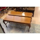 A pair of 20th century mahogany long coffee tables (2)
